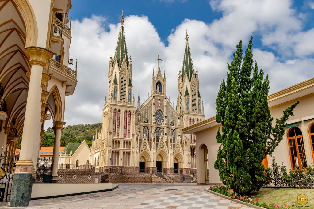 Basílica Nsa Do Rosário e Missa com Canto Gregoriano