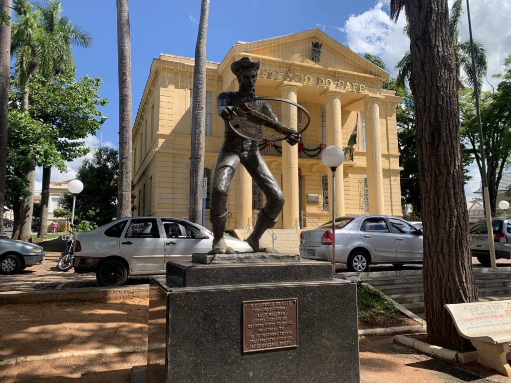 Espírito Santo do Pinhal ()