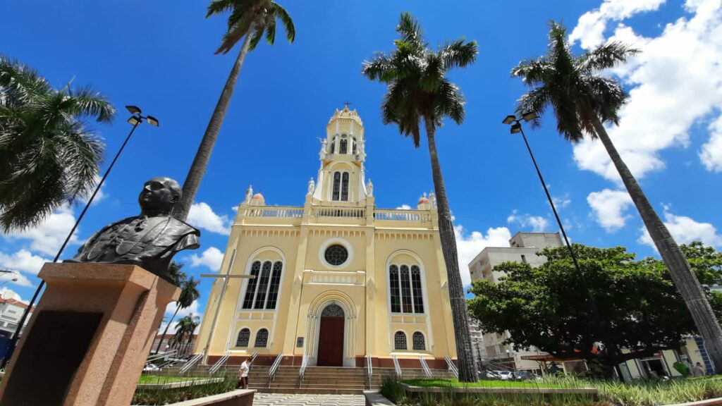 Espírito Santo do Pinhal ()